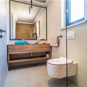 7 bedroom villa with pool in Svetvinčenat, sleeps 14